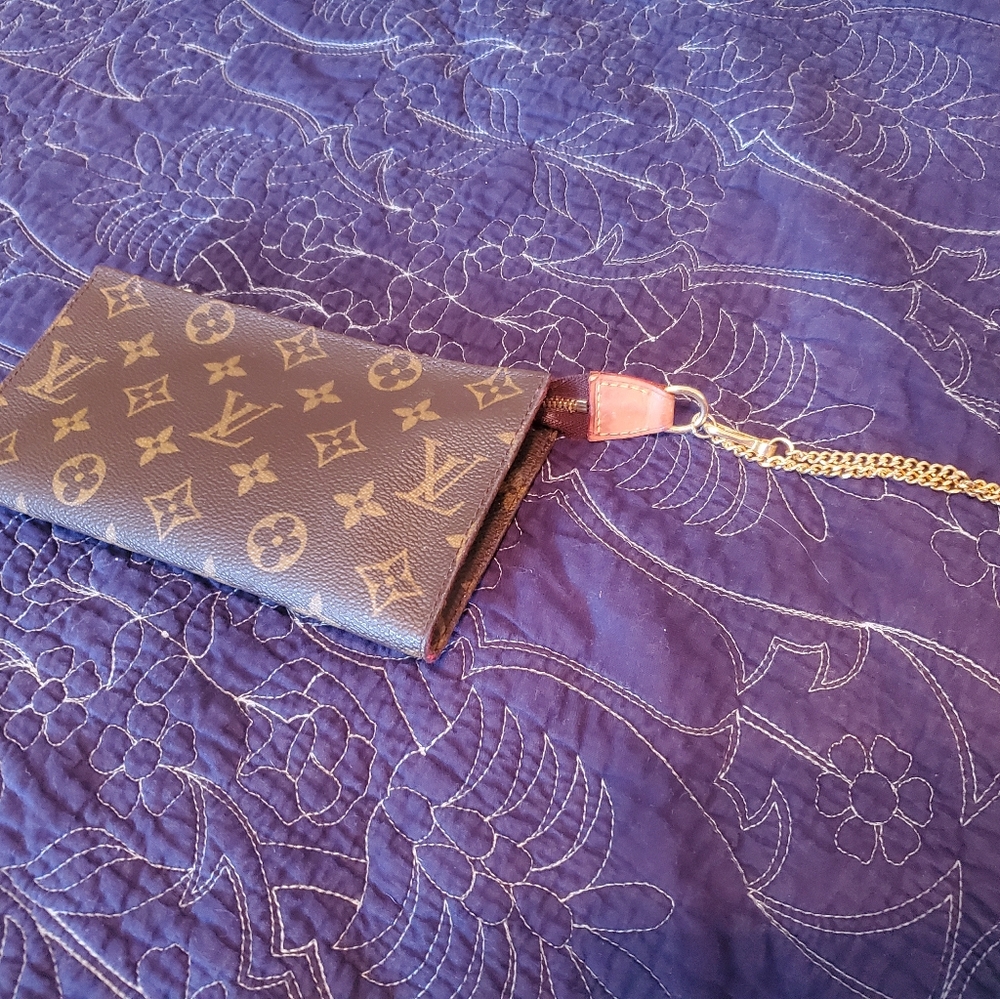 Authentic Louis Vuitton Pouchette